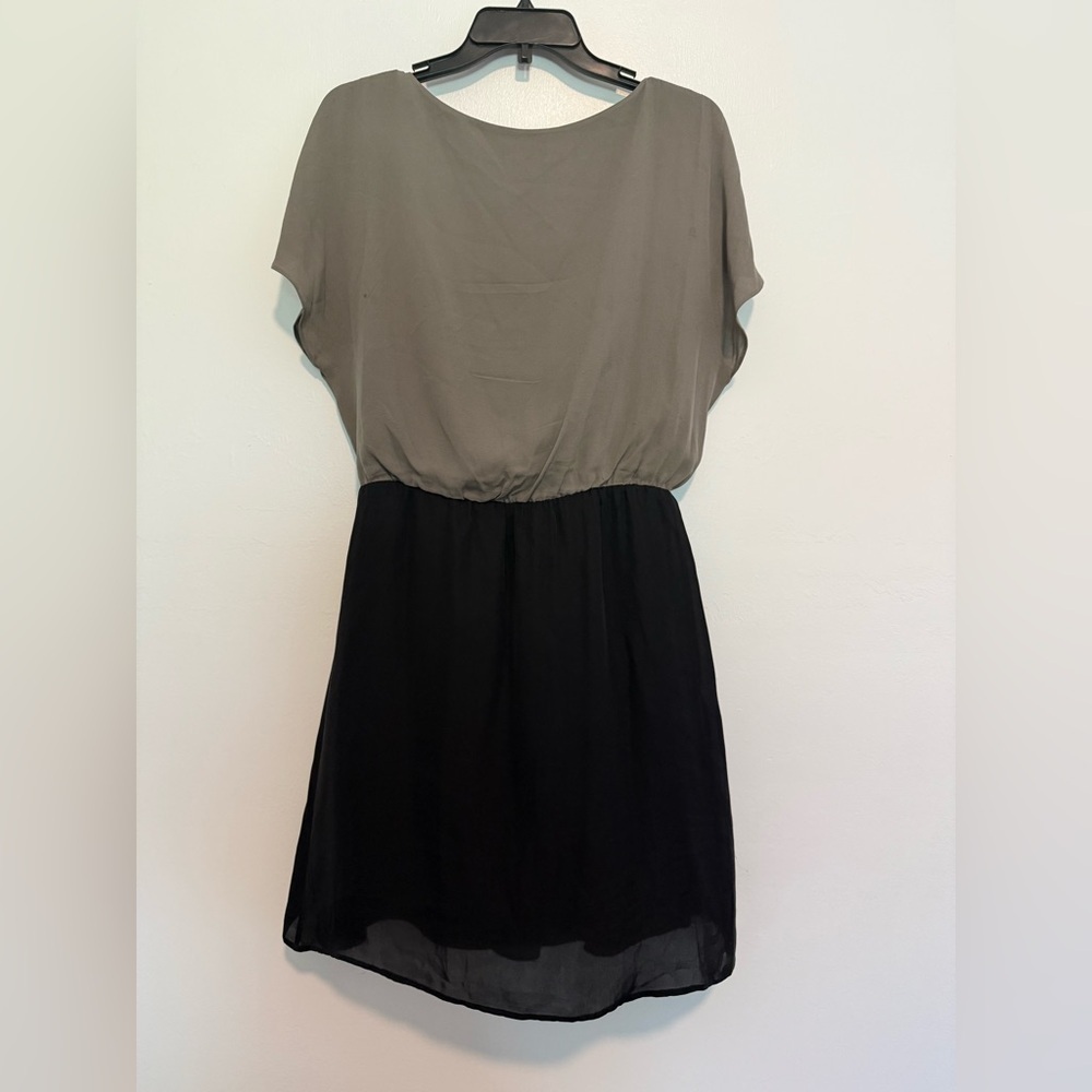 ALICE & OLIVIA Coloblock Flutter Sleeve Blouson Mini Dress (Chest-36'') - Picture 4 of 5